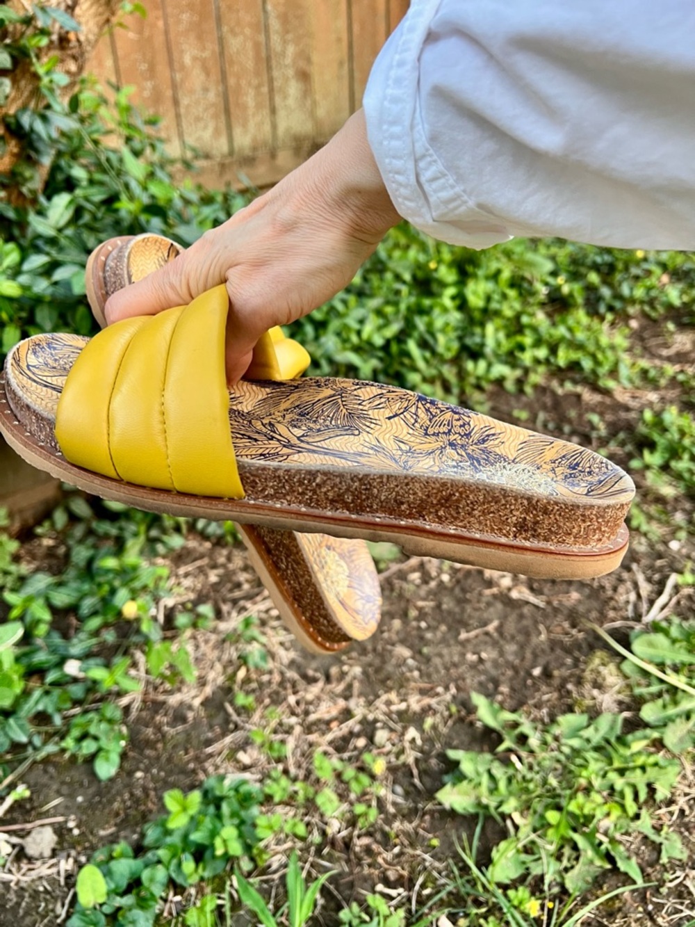 NWOB Vince Camuto Mustard Yellow Quilted Puffer Wedge Cork Slides Sandals 9-1/2 - Picture 12 of 16